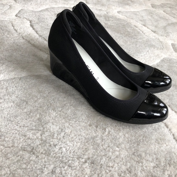Anne Klein womens Timeout Wedge Pump, size 8.5 - Picture 2 of 5